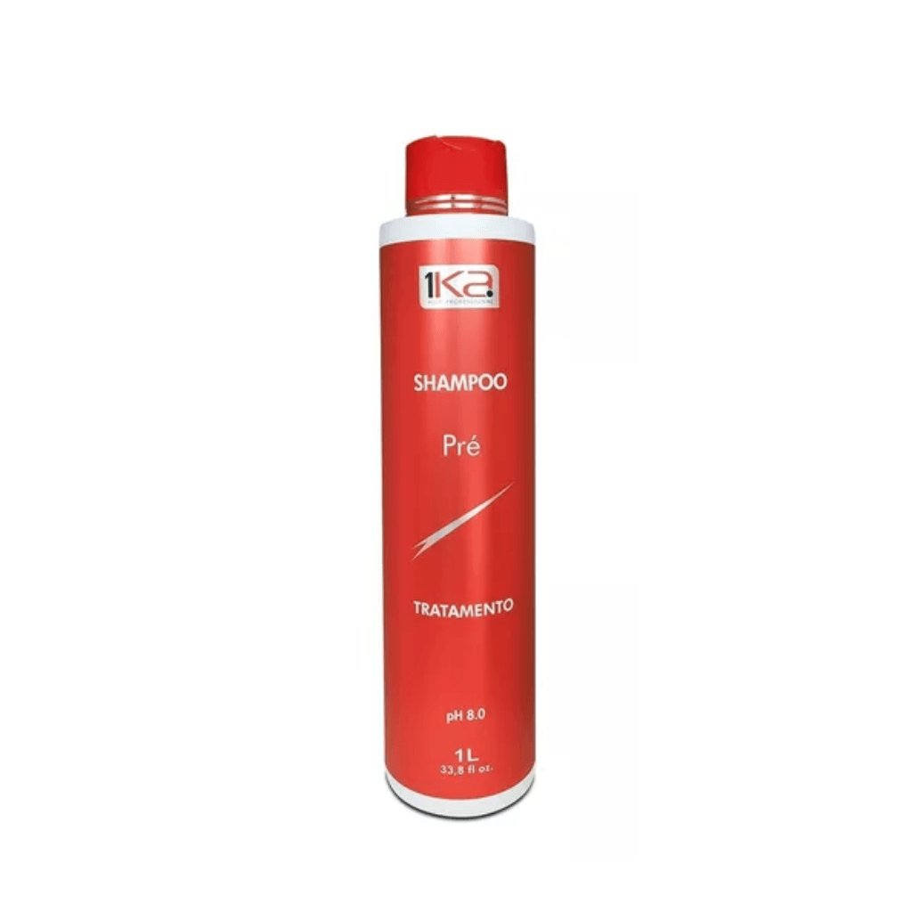 Frasco vermelho de shampoo pré-tratamento 1L, pH 8.0, marca 1KA, embalagem simples e clara.