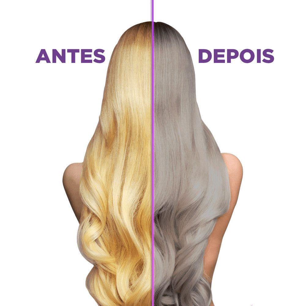 Cabelo loiro ondulado à esquerda e cabelo cinza prateado ondulado à direita, em transformação capilar